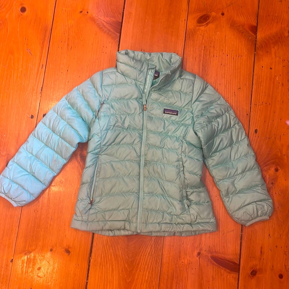Patagonia down puffer coat - lightweight. Kids size 7-8. Seafoam
